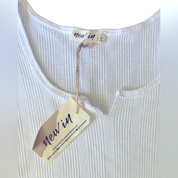 NWT- New In Textured Long Sleeve Bodysuit in Size Large - Picture 3 of 3